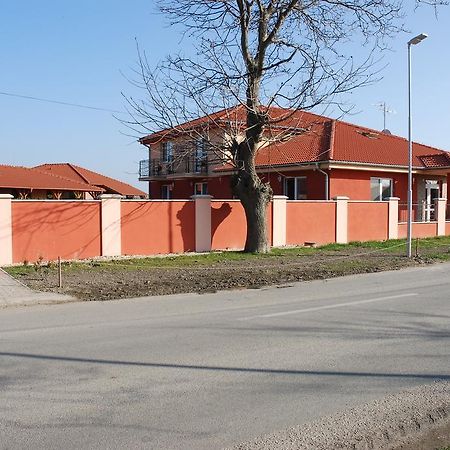 Ferienwohnung Fridrich apartman Veľký Meder Exterior foto